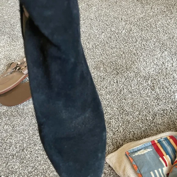 Franco Sarto Woman’s Suede Boots in SZ 6 in gently used condition - Picture 5 of 6